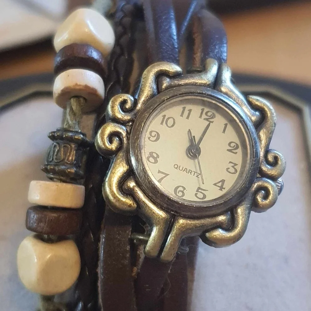🦋10/$20🦋 Bronze Accented Leather Beaded Women's Watch